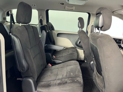Used 2013 Dodge Grand Caravan SE image 22