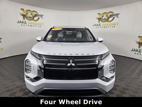 New 2025 Mitsubishi Outlander SE image 2