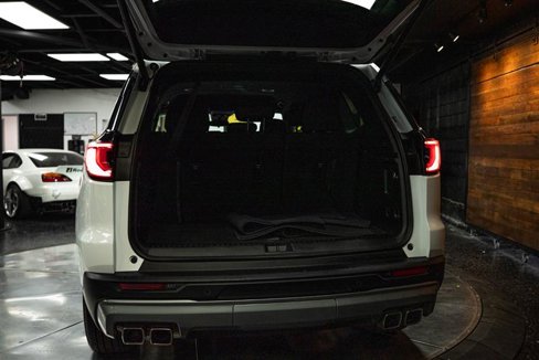 Used 2025 GMC Acadia Elevation image 7