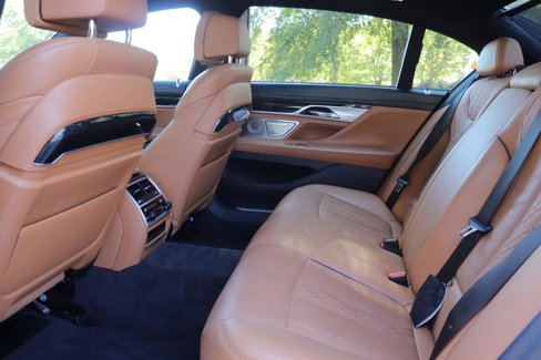 Used 2020 BMW 750i xDrive image 18