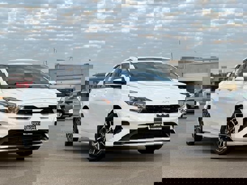 Used 2024 Kia Forte LXS image 2