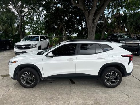 Used 2025 Chevrolet Trax LT image 9