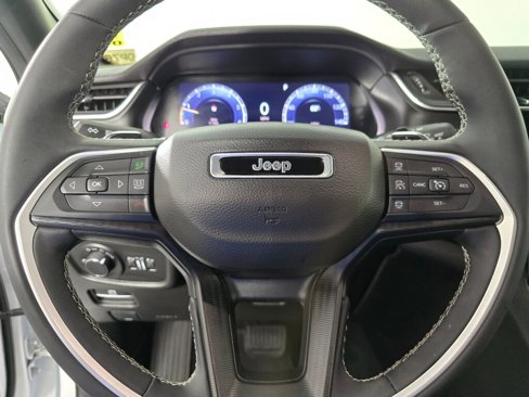 Used 2023 Jeep Grand Cherokee Altitude image 26