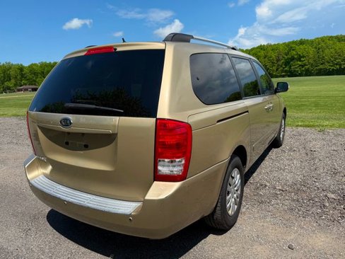 Used 2011 Kia Sedona LX image 4