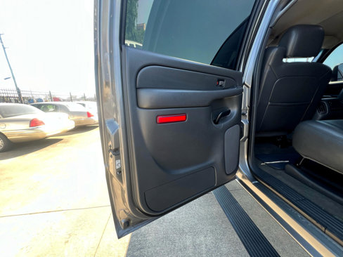 Used 2006 Chevrolet Silverado 2500 LT w/ Heavy-Duty Power Package image 82