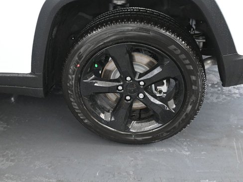 New 2025 Jeep Grand Cherokee L Altitude image 9