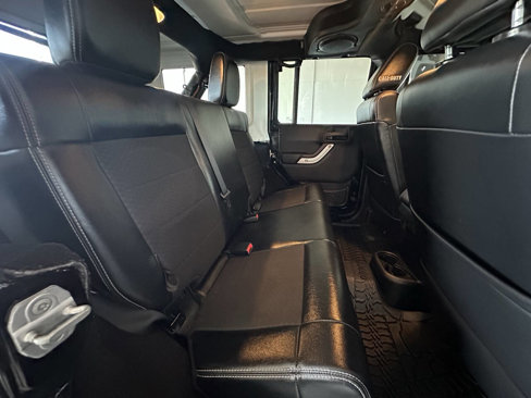 Used 2012 Jeep Wrangler Unlimited Rubicon image 25