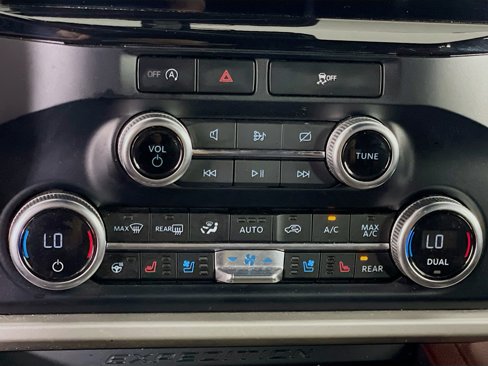 Used 2024 Ford Expedition Limited image 24