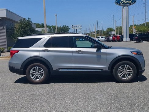 Used 2022 Ford Explorer XLT image 19