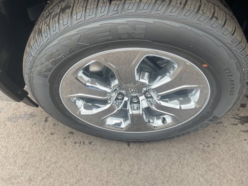 New 2026 RAM 1500 4x4 Crew Cab image 2