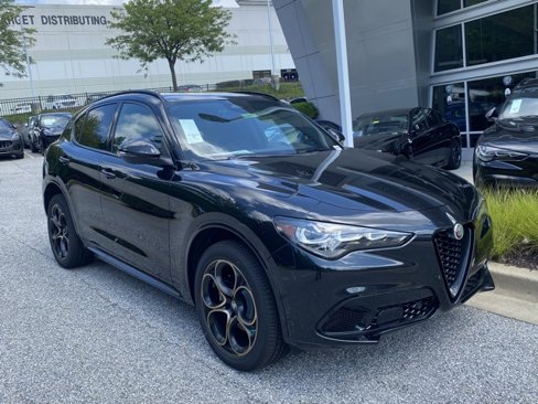 New 2025 Alfa Romeo Stelvio Sprint image 1