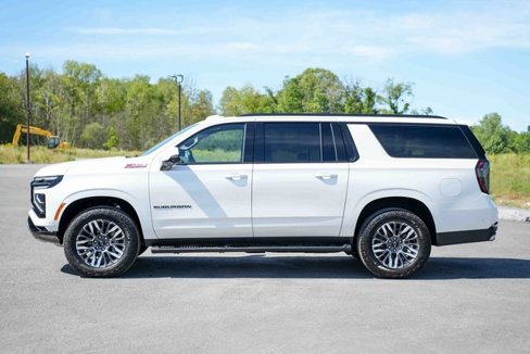 Used 2025 Chevrolet Suburban Z71 image 8