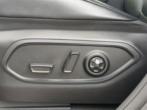 Used 2023 Jeep Grand Cherokee L Limited w/ Black Appearance Package image 24