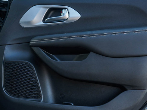 New 2026 Chrysler Pacifica Limited image 10