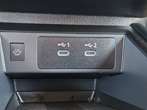 Used 2025 Nissan Kicks SV image 9