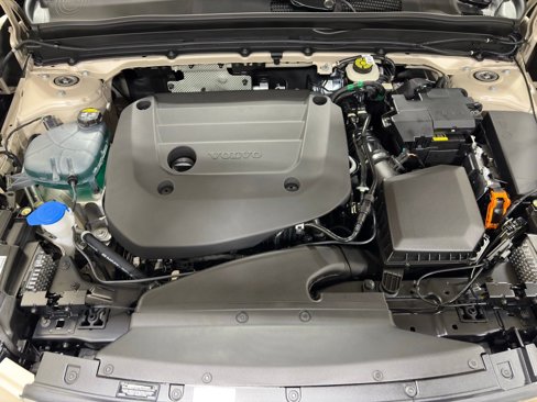 New 2025 Volvo XC40 B5 Ultra w/ Climate Package image 13
