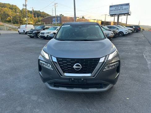 Used 2023 Nissan Rogue SV image 2