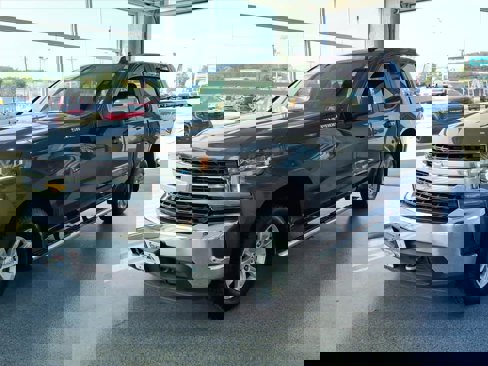 Used 2022 Chevrolet Silverado 1500 LT w/ LPO, Chrome Package image 2
