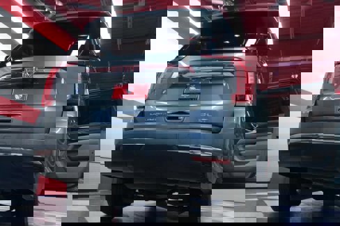 Used 2023 GMC Yukon XL SLT w/ SLT Premium Package image 33