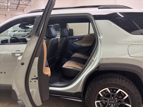 Used 2025 Chevrolet Equinox ACTIV w/ Convenience Package III image 17