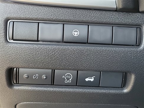 Certified 2025 Nissan Rogue SV image 14