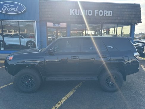 Used 2024 Toyota 4Runner TRD Off-Road image 2