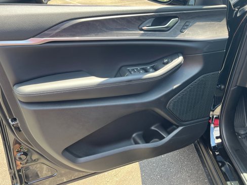 New 2025 Jeep Grand Cherokee Limited image 10