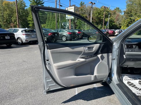 Used 2016 Toyota Camry SE image 15