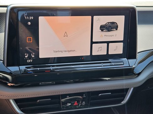 New 2025 Volkswagen Atlas Peak Edition SE image 18
