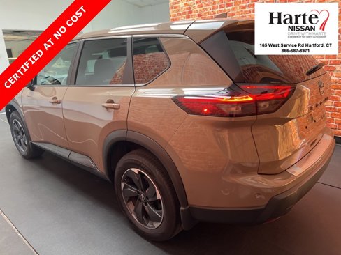 Used 2024 Nissan Rogue SV image 5