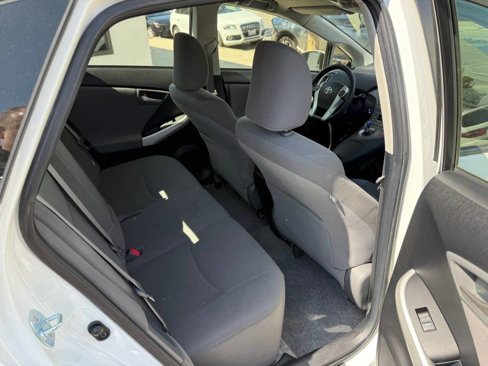 Used 2013 Toyota Prius Plug-In Hybrid image 27