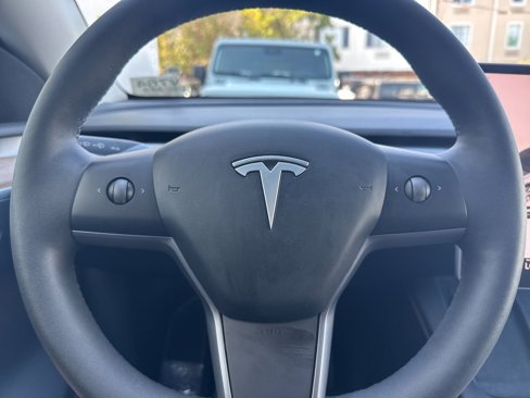 Used 2023 Tesla Model Y Long Range image 23