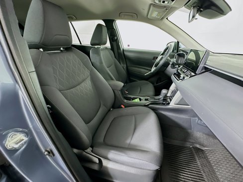 Used 2024 Toyota Corolla Cross LE image 30