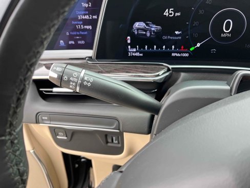 Used 2023 Cadillac Escalade Premium Luxury image 24