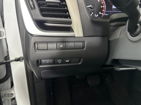 Certified 2025 Nissan Rogue SV image 19