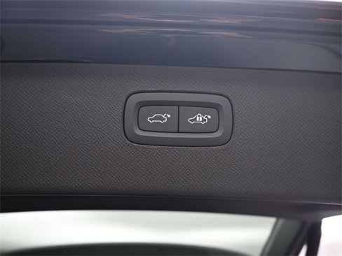Used 2024 Volvo XC90 B6 Ultimate w/ Lounge Package image 33