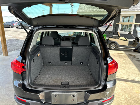 Used 2017 Volkswagen Tiguan S image 40