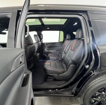 New 2026 Chevrolet Traverse RS w/ LPO, Floor Liner Package image 9