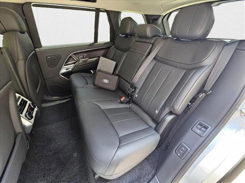 New 2025 Land Rover Range Rover Long Wheelbase SE image 18