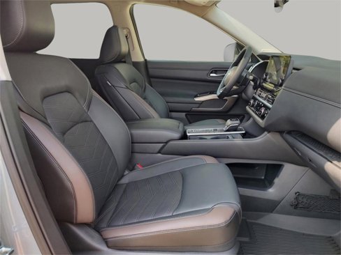 Used 2025 Nissan Pathfinder Platinum w/ Cargo Package image 34