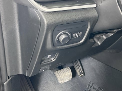 Used 2023 Jeep Grand Cherokee Laredo w/ Luxury Tech Group I image 10