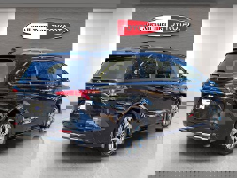 Used 2024 Toyota Sienna Platinum image 6