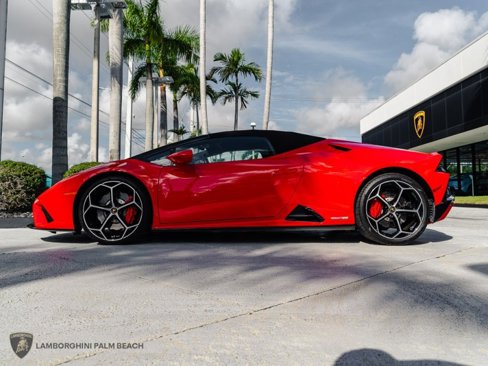 Used 2021 Lamborghini Huracan EVO image 3
