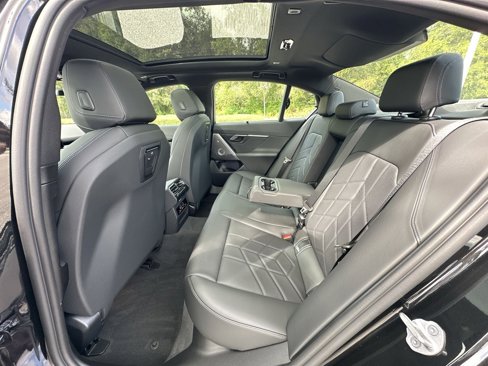New 2026 BMW 550e xDrive w/ Executive Package image 27