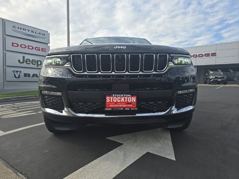 Used 2024 Jeep Grand Cherokee L Limited w/ Luxury Tech Group II image 23