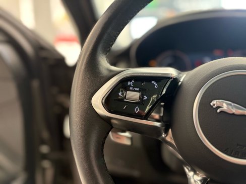 Used 2022 Jaguar E-PACE SE image 17