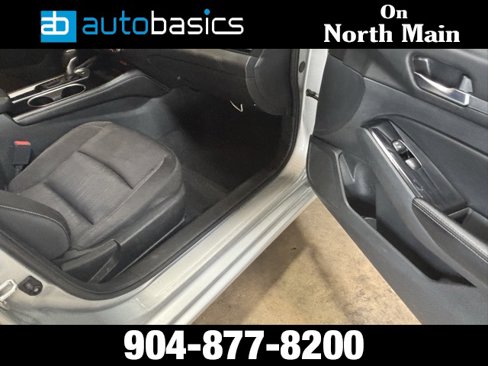 Used 2023 Nissan Altima 2.5 SV image 9