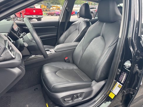 Used 2023 Toyota Camry XLE image 9