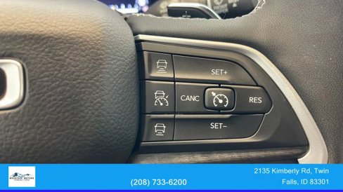 Used 2023 Jeep Grand Cherokee Limited w/ Black Appearance Package image 25