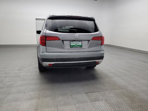 Used 2017 Honda Pilot Touring image 6